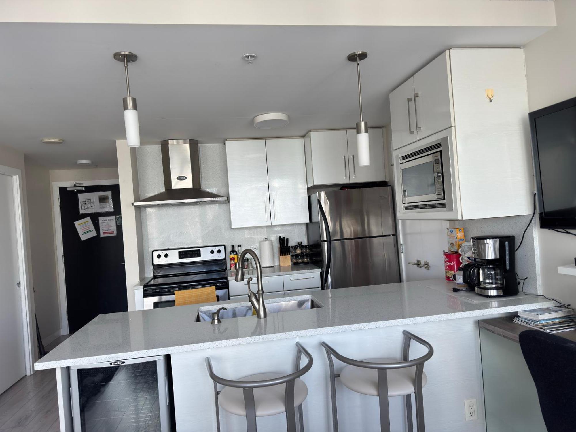 Beautiful Bright Modern Condo With Water View And Ac In Dt Vancouver 2Br,3Bd,2Bt Sleeps 6 Guests Free Parking Netflix Included Luaran gambar
