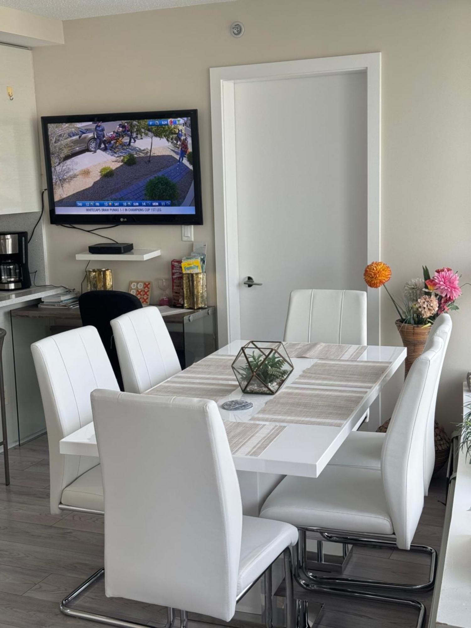 Beautiful Bright Modern Condo With Water View And Ac In Dt Vancouver 2Br,3Bd,2Bt Sleeps 6 Guests Free Parking Netflix Included Luaran gambar