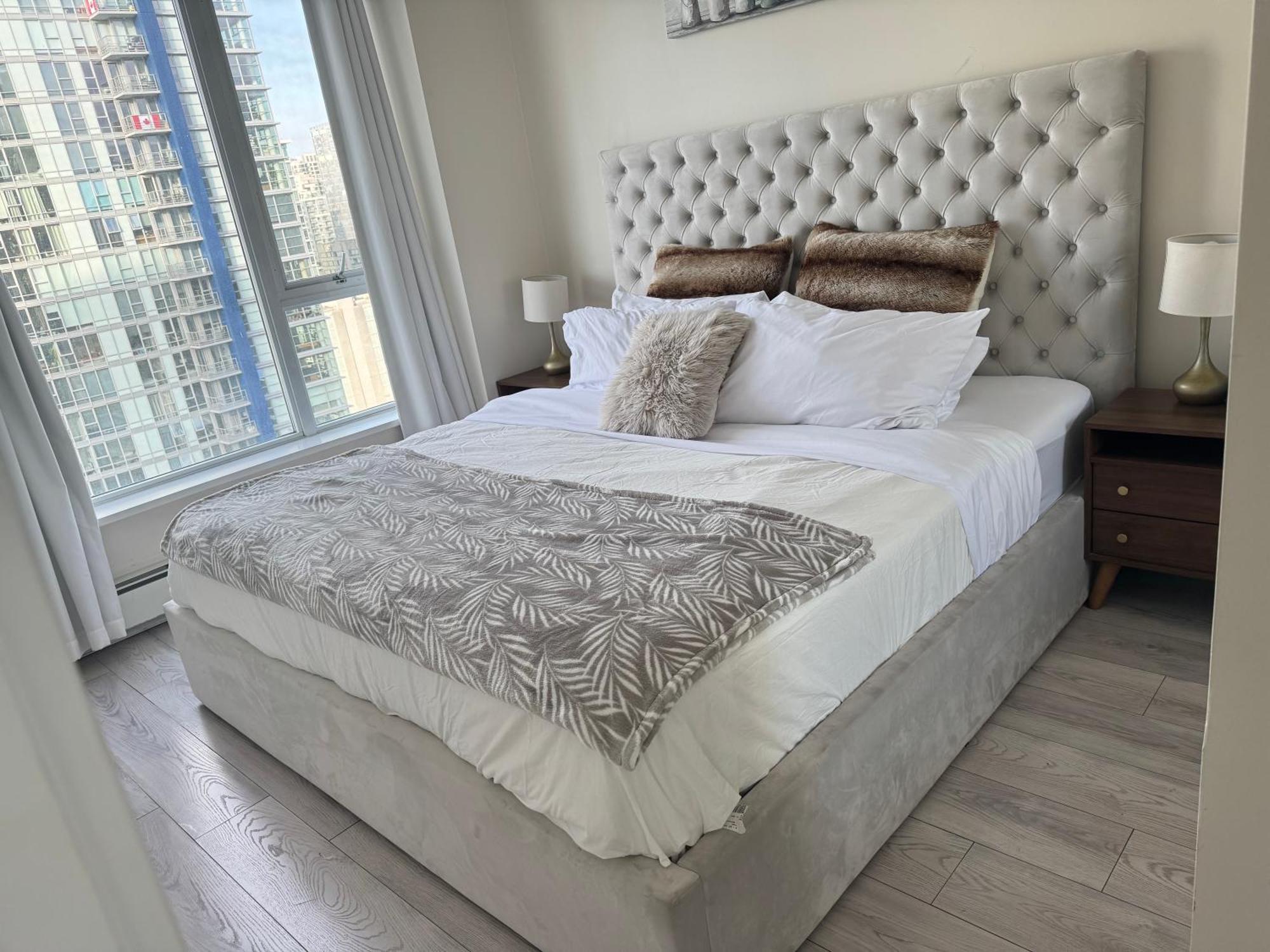 Beautiful Bright Modern Condo With Water View And Ac In Dt Vancouver 2Br,3Bd,2Bt Sleeps 6 Guests Free Parking Netflix Included Luaran gambar